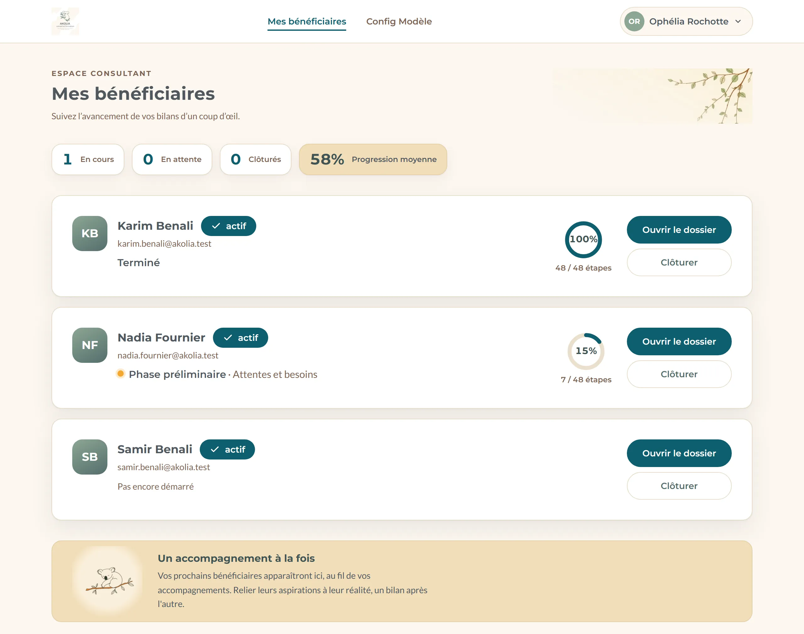 Espace consultante sur des comptes de démonstration, tableau de suivi : les compteurs en cours, en attente, clôturés et progression moyenne, puis trois bilans fictifs avec leur état d’accès, leur phase en cours et, pour ceux qui ont démarré, leur progression chiffrée.